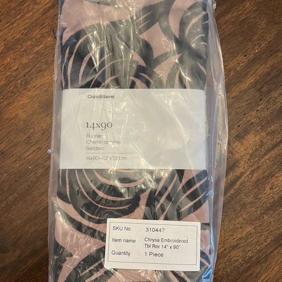 NIP Crate&Barrel Chrysa Embroidered Table Runner - Picture 3 of 4